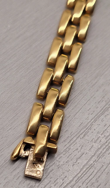 Cartier-Panther-Link-Bracelet-3-Row-18k-Yellow-10.webp Bracelet Cartier Panthère à 3 rangs en or jaune 18 carats, très bon état