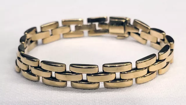 Cartier-Panther-Link-Bracelet-3-Row-18k-Yellow-7.webp Bracelet Cartier Panthère à 3 rangs en or jaune 18 carats, très bon état