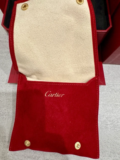 Cartier-Santos-de-Cartier-Medium-Stainless-Steel-WSSA0029-32.webp Montre Cartier Santos de Cartier Medium en acier inoxydable WSSA0029, coffret et papiers