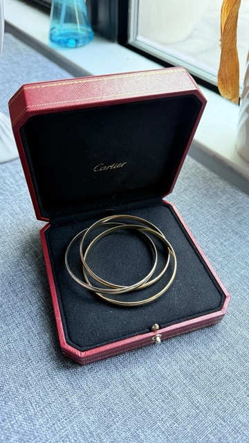 Cartier-Trinity-Tri-Color-Bangle-Bracelet-18k-Gold-Classic-13.webp Bracelet jonc Cartier Trinity Tricolore en or 18 carats, modèle classique