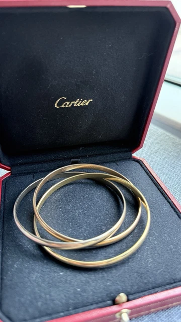 Cartier-Trinity-Tri-Color-Bangle-Bracelet-18k-Gold-Classic-16.webp Bracelet jonc Cartier Trinity Tricolore en or 18 carats, modèle classique