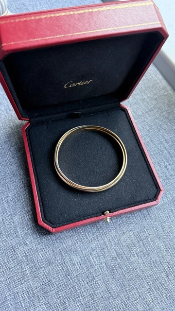 Cartier-Trinity-Tri-Color-Bangle-Bracelet-18k-Gold-Classic-17.webp Bracelet jonc Cartier Trinity Tricolore en or 18 carats, modèle classique