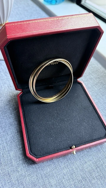 Cartier-Trinity-Tri-Color-Bangle-Bracelet-18k-Gold-Classic-18.webp Bracelet jonc Cartier Trinity Tricolore en or 18 carats, modèle classique