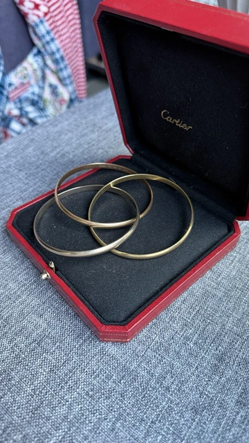 Cartier-Trinity-Tri-Color-Bangle-Bracelet-18k-Gold-Classic-23.webp Bracelet jonc Cartier Trinity Tricolore en or 18 carats, modèle classique
