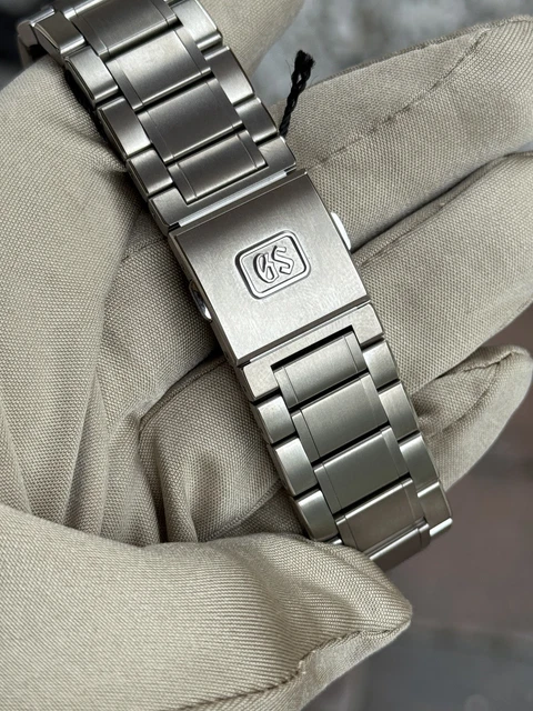 GRAND SEIKO 9R SPRING DRIVE SBGE285 titane 41 mm 2025