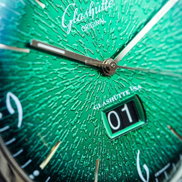 Glashütte Original Sixties Panorama Date Cadran Vert 42mm Réf. 2-39-47-04-02-04