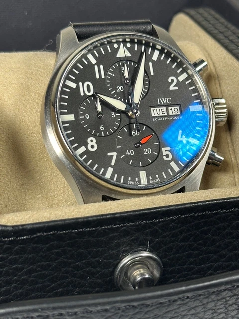 IWC-Chronograph-Pilots-watch-Black-dial-43mm-11.webp Montre d'aviateur chronographe IWC, cadran noir 43 mm