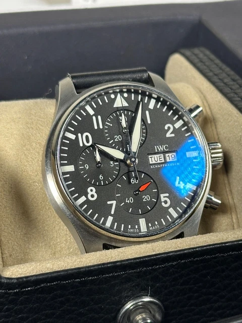 IWC-Chronograph-Pilots-watch-Black-dial-43mm-12.webp Montre d'aviateur chronographe IWC, cadran noir 43 mm