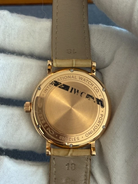 IWC-Portofino-18k-Rose-Gold-Factory-Diamond-37mm-5.webp Montre IWC Portofino en or rose 18 carats avec diamants, 37 mm, réf. IW458107.