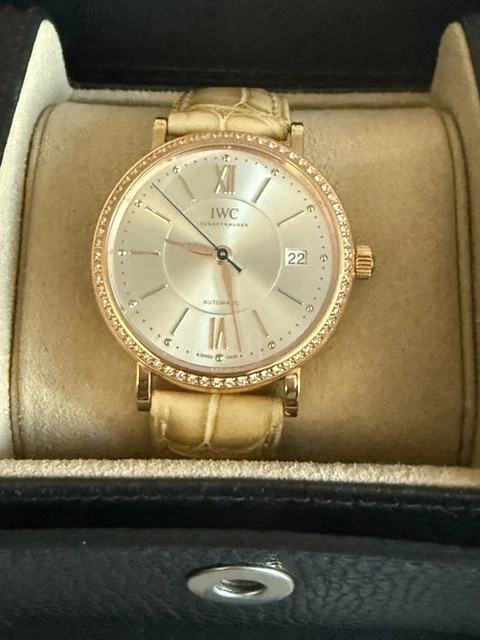 IWC-Portofino-18k-Rose-Gold-Factory-Diamond-37mm.webp Montre IWC Portofino en or rose 18 carats avec diamants, 37 mm, réf. IW458107.