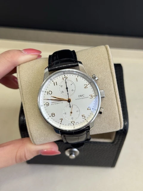 IWC-Portuguese-Chronograph-Steel-Silver-Dial-41mm-4.webp Montre automatique IWC Portugaise Chronographe Acier Cadran Argent 41 mm IW371445