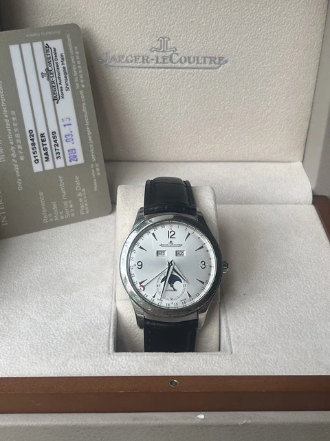 Jaeger-LeCoultre-Master-Steel-Mens-Watch-Q1558420-Moonphase-1.webp Montre Jaeger-LeCoultre Master Steel pour homme - Q1558420 Phases de lune Calendrier annuel
