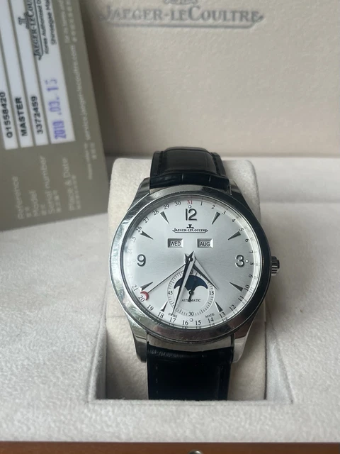 Jaeger-LeCoultre-Master-Steel-Mens-Watch-Q1558420-Moonphase.webp Montre Jaeger-LeCoultre Master Steel pour homme - Q1558420 Phases de lune Calendrier annuel
