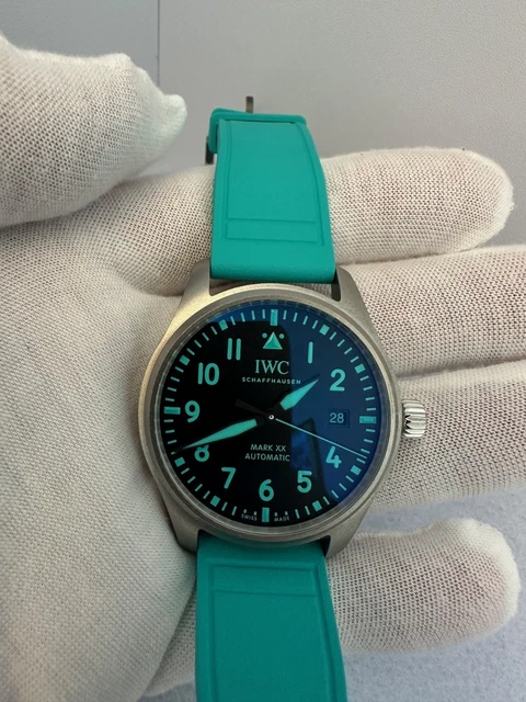 NOUVEAU 2025 IWC Schaffhausen Pilot Mark XX Mercedes-AMG Petronas F1 40MM (IW328210)