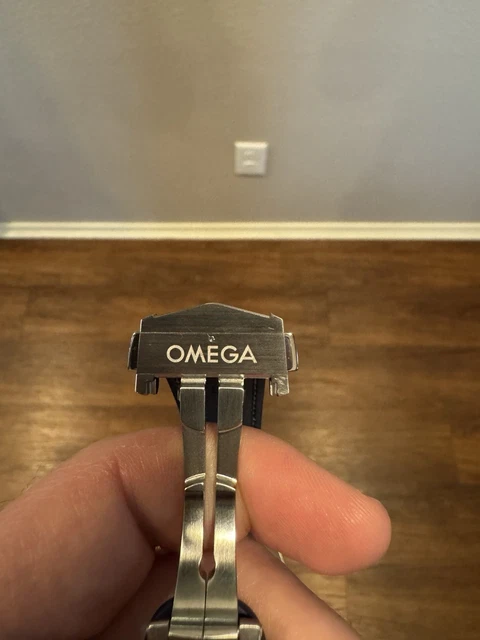 OMEGA-Seamaster-Aqua-Terra-150M-22012412103007-Blue-Dial (4) Montre OMEGA Seamaster Aqua Terra 150M 220.12.41.21.03.007 à cadran bleu