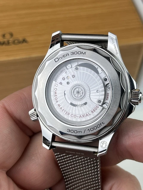 OMEGA-Seamaster-Diver-300M-21030422001001-Upgraded-OEM-Mesh-12.webp Bracelet en maille OEM amélioré pour OMEGA Seamaster Diver 300M 210.30.42.20.01.001