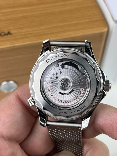 OMEGA-Seamaster-Diver-300M-21030422001001-Upgraded-OEM-Mesh-14.webp Bracelet en maille OEM amélioré pour OMEGA Seamaster Diver 300M 210.30.42.20.01.001