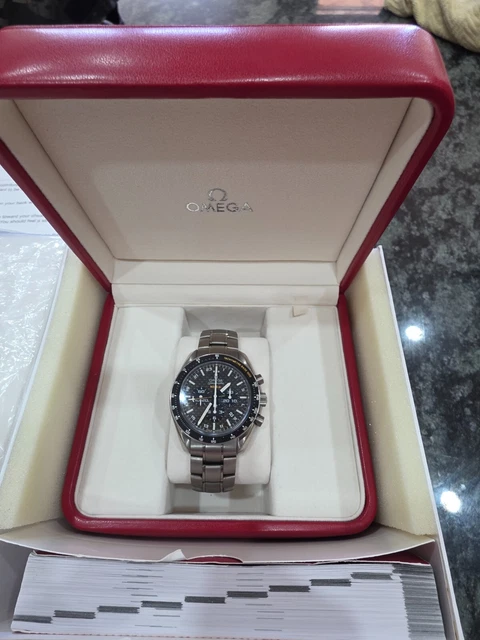 Chronographe automatique Omega Speedmaster HB-SIA GMT d'occasion. Bon état.