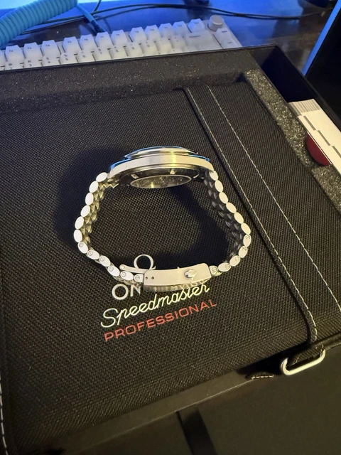 OMEGA-Speedmaster-Moonwatch-Professional-31030425001002-12.webp OMEGA Speedmaster Moonwatch Professional 310.30.42.50.01.002