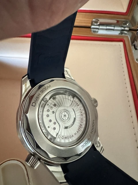 Omega-Seamaster-Diver-300-42mm-Ceramic-Grey-Blue-6.webp Omega Seamaster Diver 300 42 mm Céramique Gris Bleu 210.32.42.20.06.001 Caoutchouc