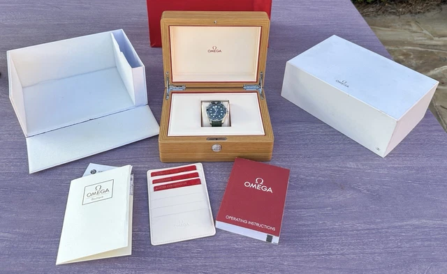 Omega Seamaster Diver 300M Vert Algue 42 mm 2023 Coffret complet 210.32.42.20.10.001