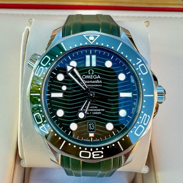 Omega Seamaster Diver 300M Vert Algue 42 mm 2023 Coffret complet 210.32.42.20.10.001