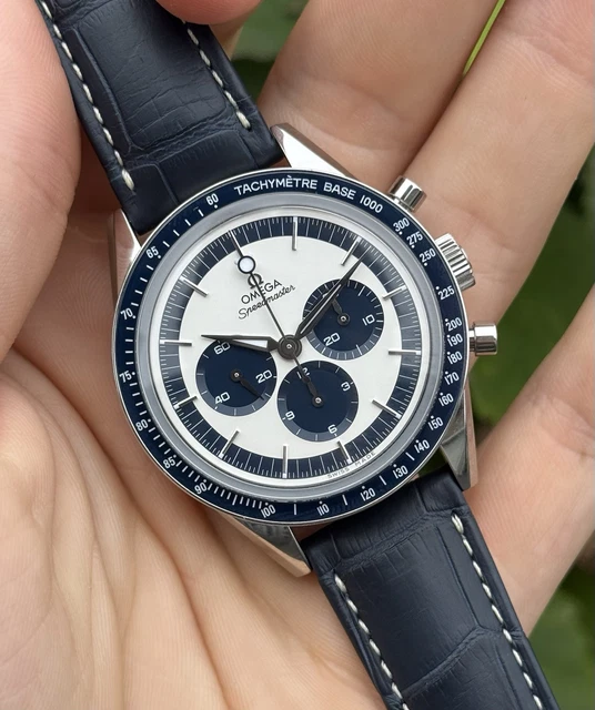 Omega-Speedmaster-CK2998-Limited-Edition-Blue-Panda-10.webp Omega Speedmaster CK2998 Édition limitée « Blue Panda » - Coffret complet