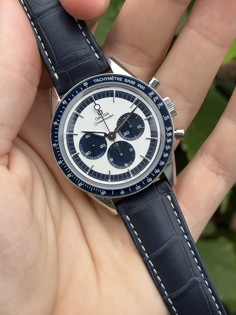 Omega-Speedmaster-CK2998-Limited-Edition-Blue-Panda-12.webp Omega Speedmaster CK2998 Édition limitée « Blue Panda » - Coffret complet