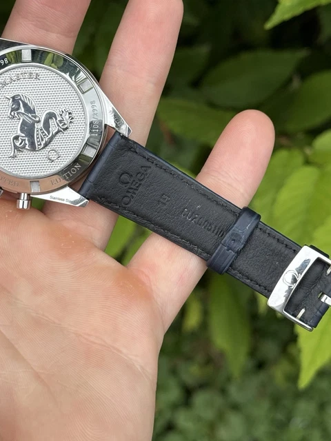 Omega-Speedmaster-CK2998-Limited-Edition-Blue-Panda-16.webp Omega Speedmaster CK2998 Édition limitée « Blue Panda » - Coffret complet