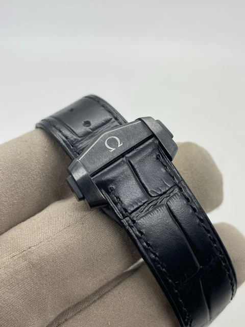 Omega Speedmaster Dark Side Of The Moon DSOTM 311.92.44.51.01.006 avec cartes