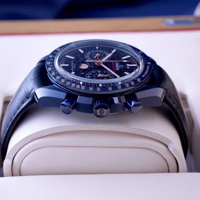 Omega-Speedmaster-Moonphase-Ceramic-Blue-Dial-Aventurine-4.webp Omega Speedmaster Moonphase Céramique Cadran Bleu Aventurine - 304.93.44.52.03.002