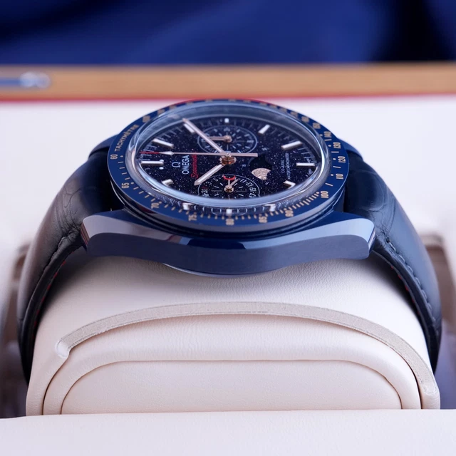 Omega-Speedmaster-Moonphase-Ceramic-Blue-Dial-Aventurine-5.webp Omega Speedmaster Moonphase Céramique Cadran Bleu Aventurine - 304.93.44.52.03.002