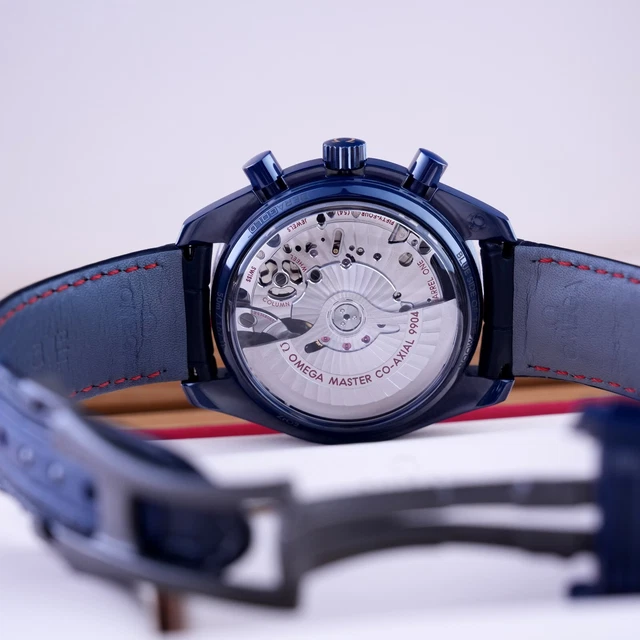 Omega-Speedmaster-Moonphase-Ceramic-Blue-Dial-Aventurine-7.webp Omega Speedmaster Moonphase Céramique Cadran Bleu Aventurine - 304.93.44.52.03.002
