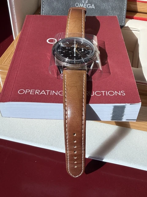 Omega-Speedmaster-Moonwatch-First-Omega-in-Space-Watch-10.webp Omega Speedmaster Moonwatch Première montre Omega dans l'espace Édition limitée État neuf Portée deux fois