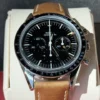 Omega-Speedmaster-Moonwatch-First-Omega-in-Space-Watch.webp Omega Speedmaster Moonwatch Première montre Omega dans l'espace Édition limitée État neuf Portée deux fois