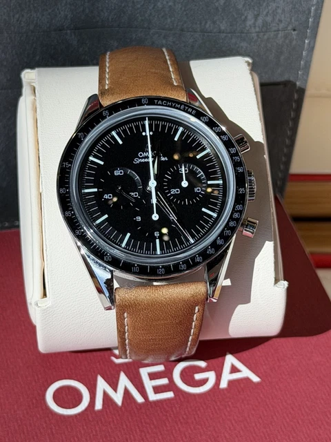 Omega-Speedmaster-Moonwatch-First-Omega-in-Space-Watch-2.webp Omega Speedmaster Moonwatch Première montre Omega dans l'espace Édition limitée État neuf Portée deux fois
