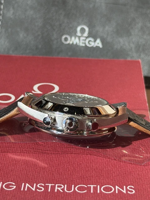Omega-Speedmaster-Moonwatch-First-Omega-in-Space-Watch-6.webp Omega Speedmaster Moonwatch Première montre Omega dans l'espace Édition limitée État neuf Portée deux fois