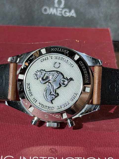 Omega-Speedmaster-Moonwatch-First-Omega-in-Space-Watch-7.webp Omega Speedmaster Moonwatch Première montre Omega dans l'espace Édition limitée État neuf Portée deux fois