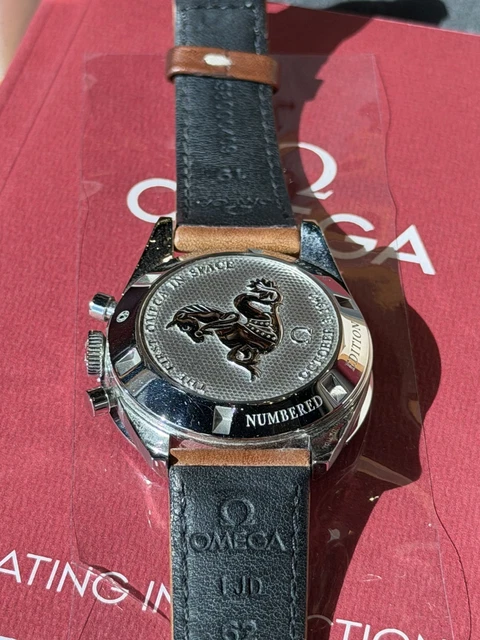 Omega-Speedmaster-Moonwatch-First-Omega-in-Space-Watch-8.webp Omega Speedmaster Moonwatch Première montre Omega dans l'espace Édition limitée État neuf Portée deux fois