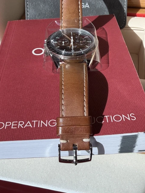 Omega-Speedmaster-Moonwatch-First-Omega-in-Space-Watch-9.webp Omega Speedmaster Moonwatch Première montre Omega dans l'espace Édition limitée État neuf Portée deux fois