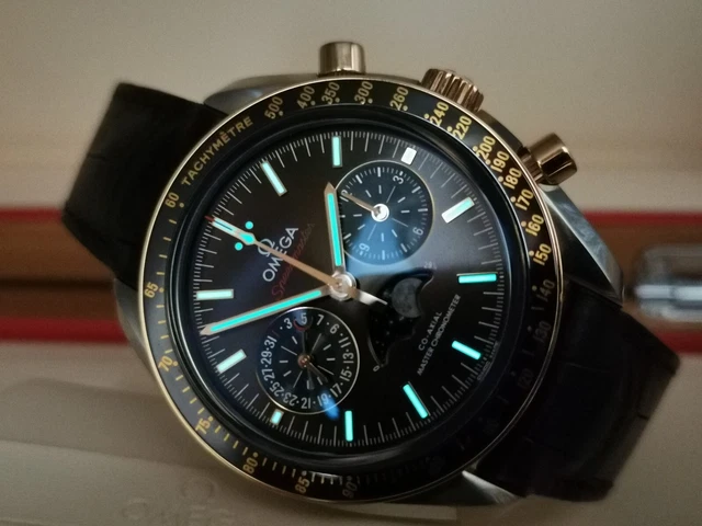 Omega-Speedmaster-Moonwatch-Moonphase-30423445213001-SET-COMPLETO-BP-13.webp Omega Speedmaster Moonwatch Moonphase 30423445213001 Coffret complet B&P 2022