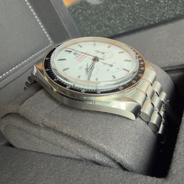 Omega Speedmaster Moonwatch Cadran Blanc 310.30.42.50.04.001 Coffret Complet 2025