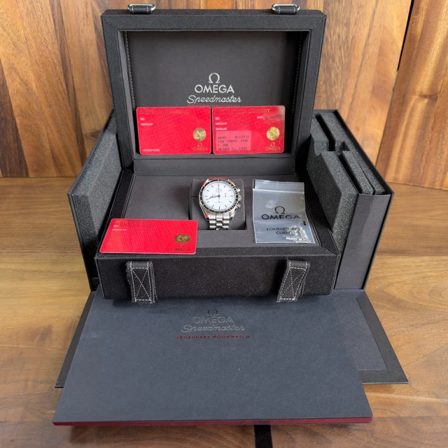 Omega-Speedmaster-Moonwatch-White-Dial-31030425004001-Full-Set (6) Omega Speedmaster Moonwatch Cadran Blanc 310.30.42.50.04.001 Coffret Complet 2025