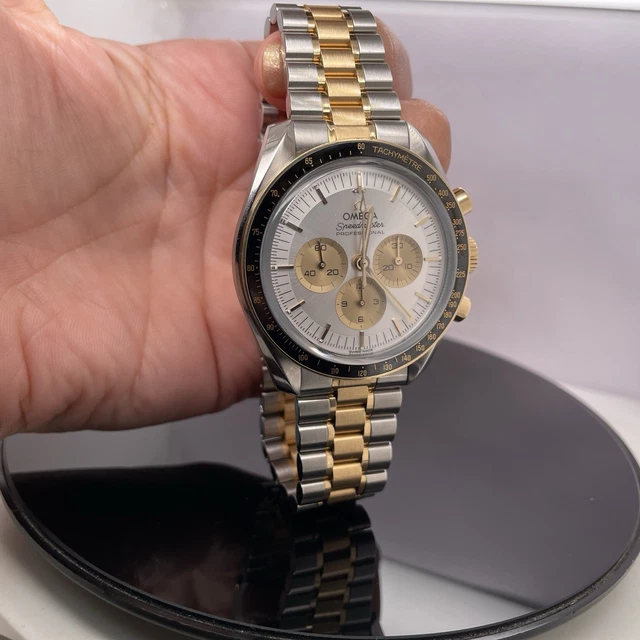 Omega-Speedmaster-Professional-Two-Tone-Moonwatch-Co-Axial-Master-18.webp Montre homme Omega Speedmaster Professional bicolore Moonwatch Co-Axial Master