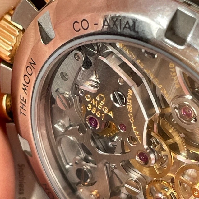 Omega-Speedmaster-Professional-Two-Tone-Moonwatch-Co-Axial-Master-21.webp Montre homme Omega Speedmaster Professional bicolore Moonwatch Co-Axial Master