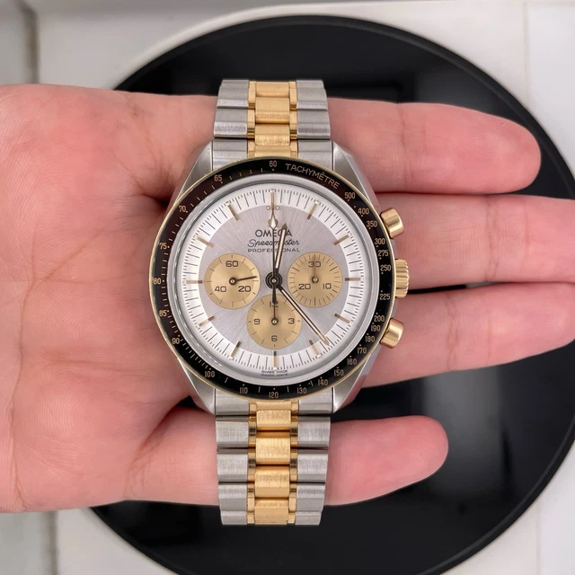 Omega-Speedmaster-Professional-Two-Tone-Moonwatch-Co-Axial-Master-3.webp Montre homme Omega Speedmaster Professional bicolore Moonwatch Co-Axial Master