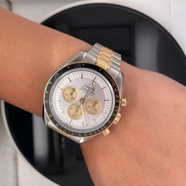 Omega-Speedmaster-Professional-Two-Tone-Moonwatch-Co-Axial-Master-6.webp Montre homme Omega Speedmaster Professional bicolore Moonwatch Co-Axial Master
