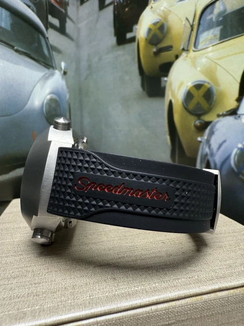 Omega-Speedmaster-Spacemaster-Z-33-Titanium-Quartz-Watch-Full-11.webp Montre à quartz Omega Speedmaster Spacemaster Z-33 en titane - Coffret complet et papiers