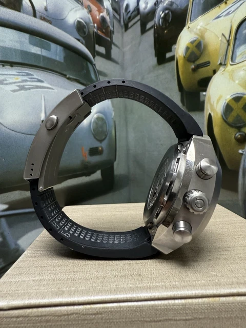 Omega-Speedmaster-Spacemaster-Z-33-Titanium-Quartz-Watch-Full-12.webp Montre à quartz Omega Speedmaster Spacemaster Z-33 en titane - Coffret complet et papiers