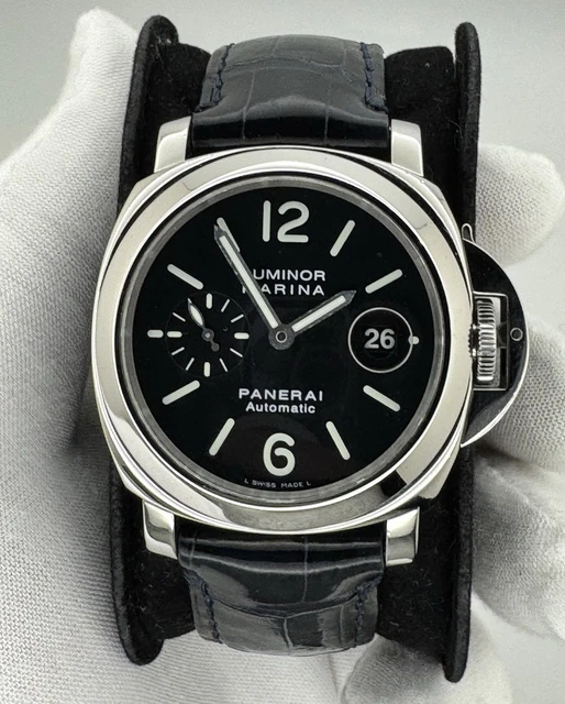 Panerai-Luminor-Marina-PAM00104-Black-Dial-On-A-10.webp Panerai Luminor Marina PAM00104 Cadran noir sur bracelet en alligator noir
